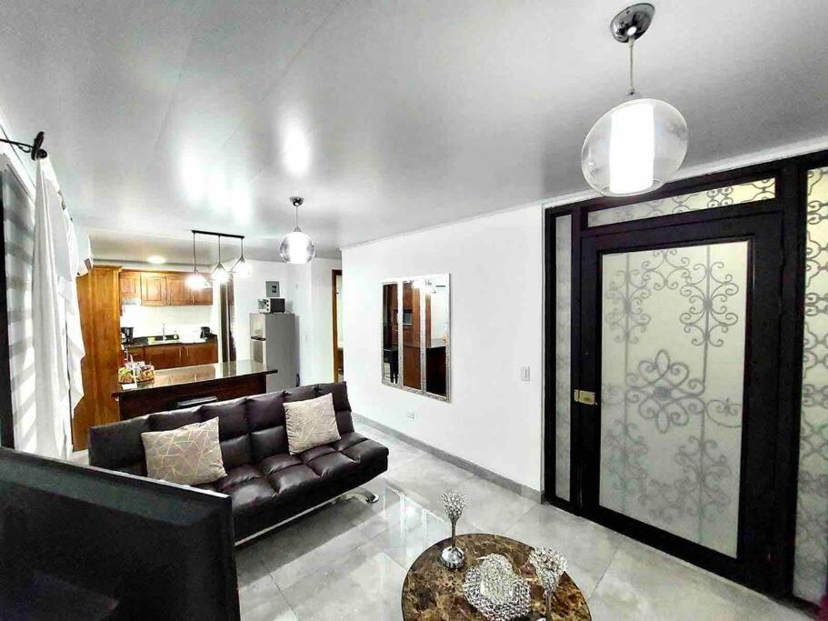 Airport Sjo Residence - Edward & Familia Inn Río Segundo 외부 사진
