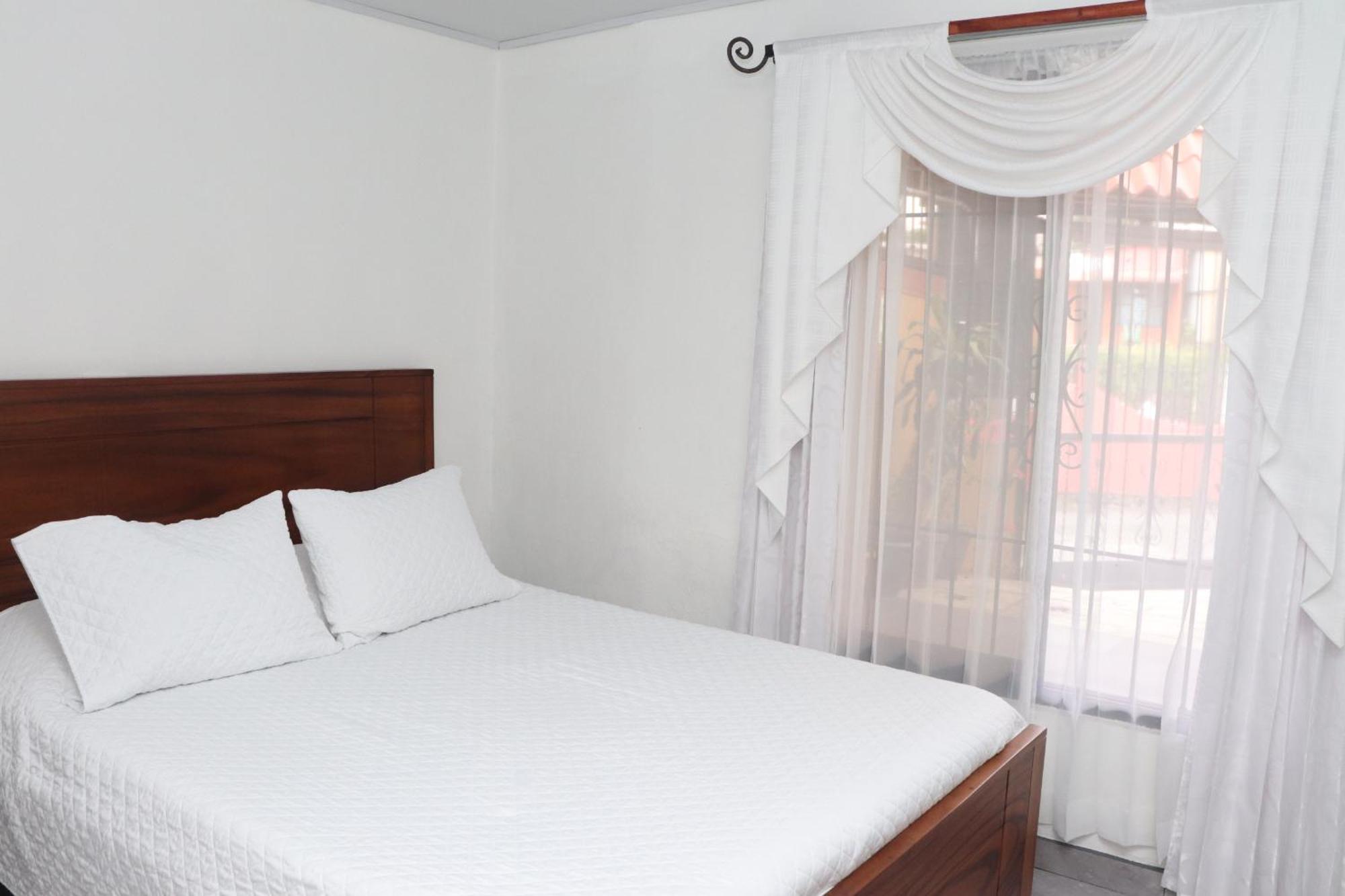 Airport Sjo Residence - Edward & Familia Inn Río Segundo 외부 사진
